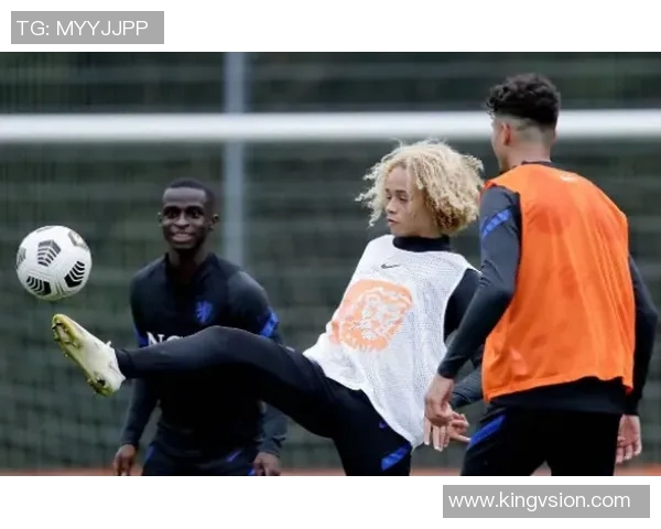 哈维西蒙斯的崛起与未来展望:从天才少年到足球巨星的成长之路 哈维西蒙斯的崛起与未来展望:从天才少年到足球巨星的成长之路